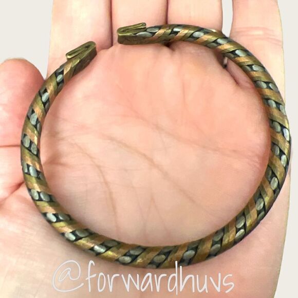 Men’s Tri-Colored Metal Bracelet - Picture 8 of 10